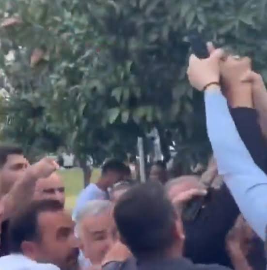 Yeni Parti’nin seçiminde havaya ateş açan şahıs tutuklandı Mersin’de Yeni Parti Mezitli İlçe Başkanlığı seçimi sırasında çıkan tartışma