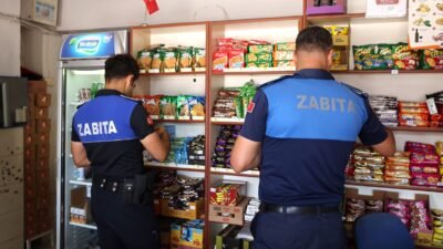 Toroslar Belediyesi Zabıta Müdürlüğü ekipleri, okulların açılmasıyla birlikte öğrencilerin sağlıklı