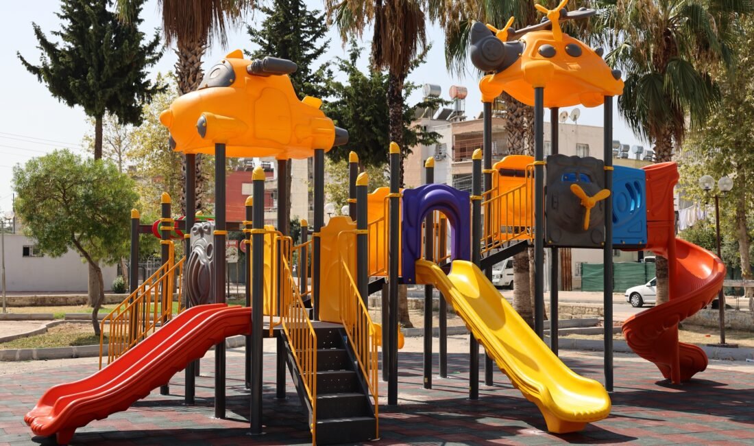 TOROSLAR’DA 5 YENİ PARK HİZMETE SUNULDU, 20 PARK YENİLENDİ Toroslar Belediyesi, çocukların güvenle oynayabileceği, ailelerin ise keyifle vakit geçirebileceği