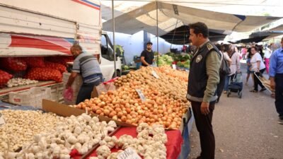 Mersin’in merkez ilçesi Toroslar’da, semt pazarlarında alışverişin daha güvenli ve