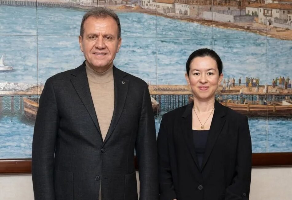 MERSİN BÜYÜKŞEHİR BELEDİYESİ BAŞKAN VEKİLİ GÜLŞAH YILDIRIM GENÇ Mersin Büyükşehir Belediye Başkanı Vahap Seçer’in tutuklanarak görevden uzaklaştırılmasının ardından belediye
