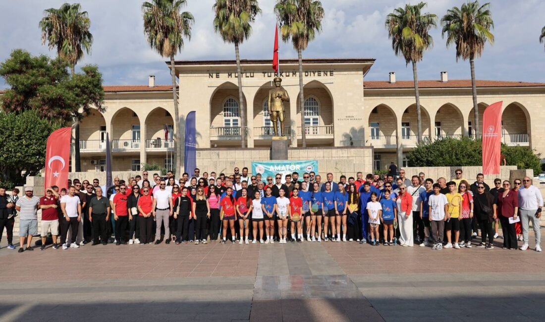 AMATÖR SPOR HAFTASI MERSİN’DE BAŞLADI 05-15 Ekim Amatör Spor Haftası Cumhuriyet Meydanı’nda düzenlenen çelenk sunma