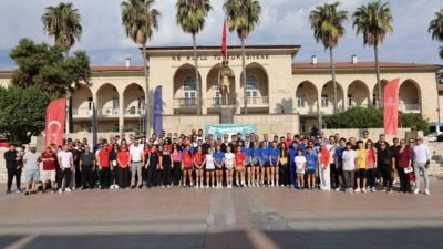 05-15 Ekim Amatör Spor Haftası Cumhuriyet Meydanı’nda düzenlenen çelenk sunma