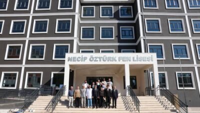 Mersin Valisi Atilla Toros, Akdeniz ilçesi Barış Mahallesi’nde yapımı devam