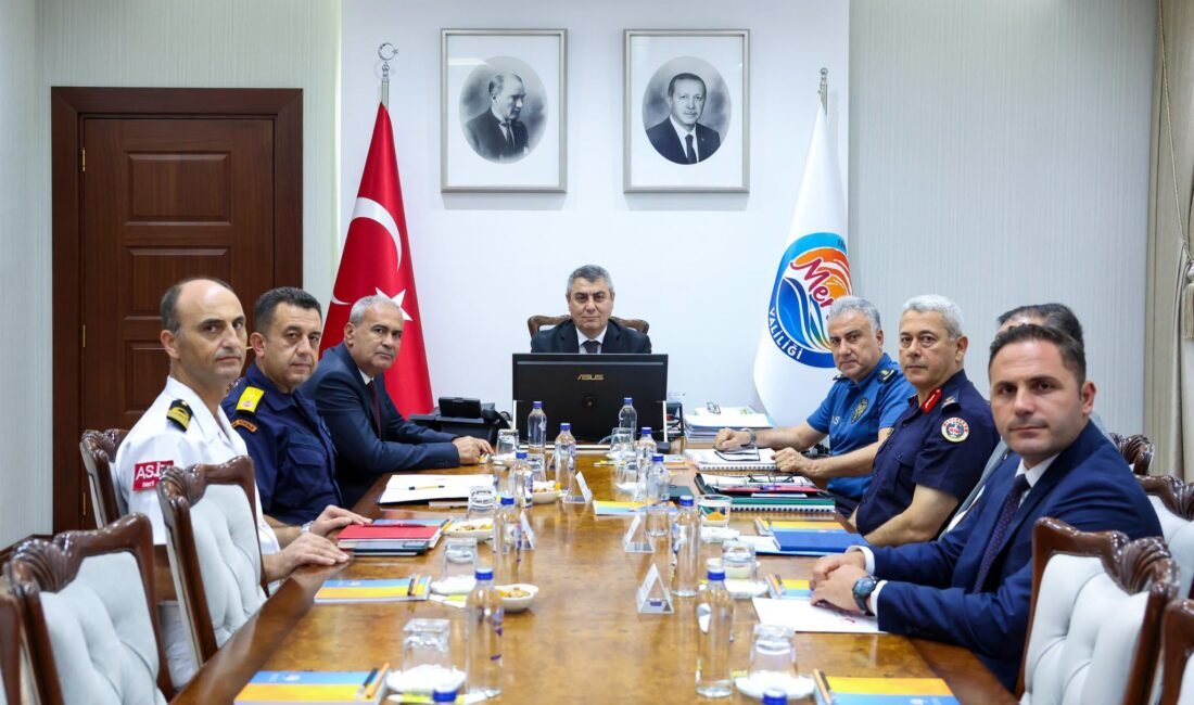 1 HAFTADA BİN 20 ARANAN ŞAHIS YAKALANDI Mersin Valisi Atilla Toros başkanlığında Güvenlik ve Asayiş Değerlendirme Toplantısı