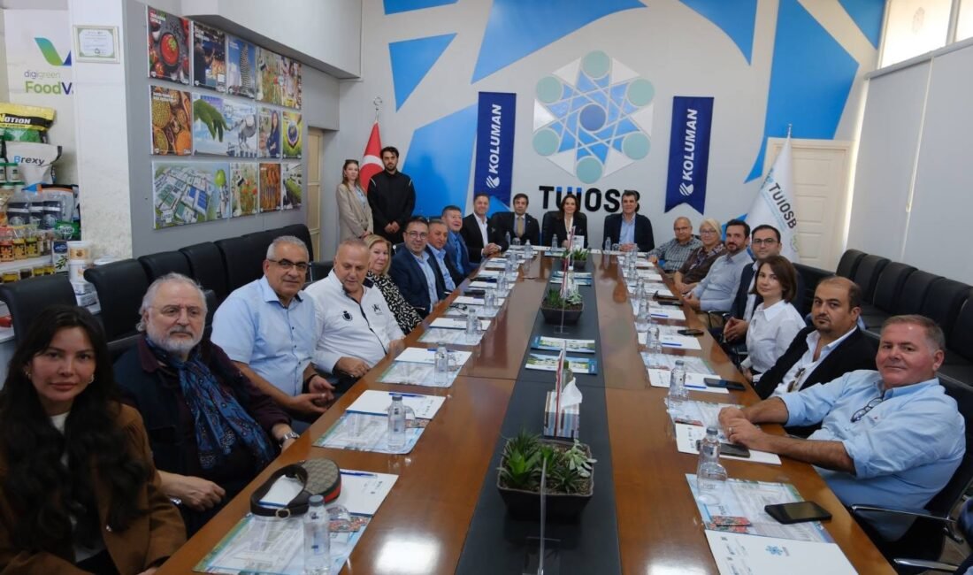 İstanbul Ekonomi Zirvesi yönetim ve icra kurulu üyelerinden oluşan heyet,