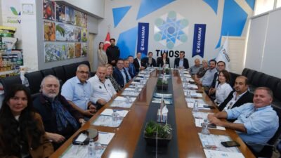 İstanbul Ekonomi Zirvesi yönetim ve icra kurulu üyelerinden oluşan heyet,