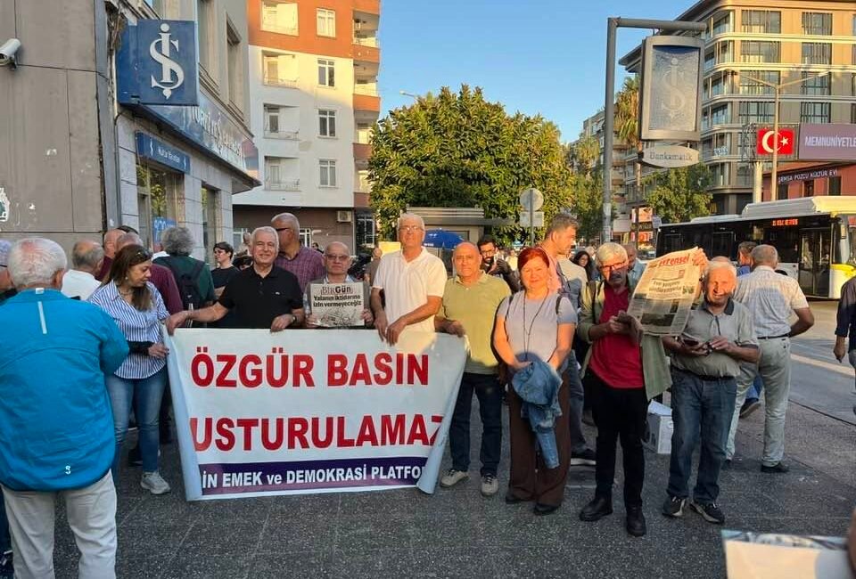 Mersin Emek ve Demokrasi Platformu üyeleri, Özgür Çocuk Parkı’nda yaptıkları