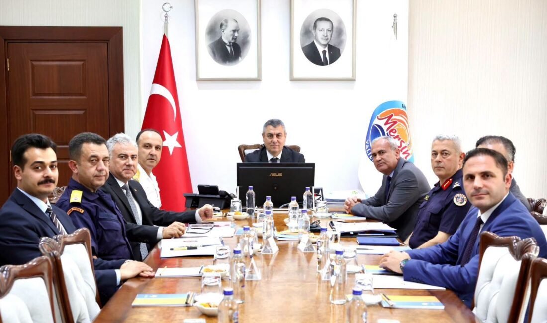1 HAFTADA 850 ARANAN ŞAHIS YAKALANDI Mersin Valisi Atilla Toros başkanlığında, Güvenlik ve Asayiş Değerlendirme Toplantısı