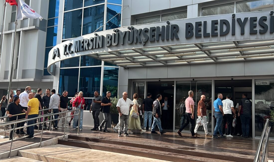 Mersin Büyükşehir Belediyesi ile Yenişehir ve Mezitli belediyelerine operasyon düzenlendi. Mersin Cumhuriyet