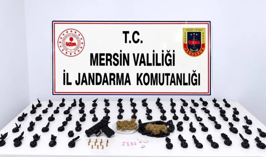 Paket paket satışa hazır uyuşturucu ele geçirildi Mersin‘in Erdemli ilçesinde gerçekleştirilen operasyonda paket paket satışa hazır hale