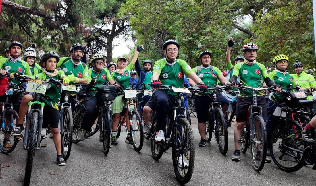 Tarih ve doğa içinde 160 bisikletli pedal çevirdi Mersin Erdemli ‘de 24 ilden 160 bisikletli, zaman zaman yağmur