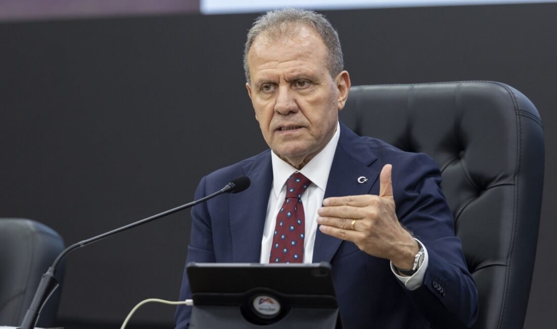 Mersin Büyükşehir Belediyesine yönelik soruşturmada Başkan Seçer ile 25 kişi mahkemeye sevk edildi Mersin Büyükşehir Belediyesine yönelik yürütülen soruşturma kapsamında aralarında Büyükşehir Belediye
