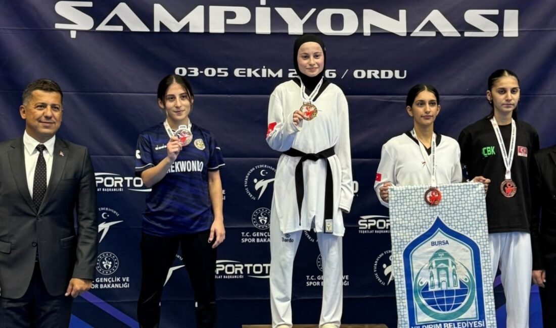 Ümitler Türkiye Taekwondo Şampiyonası’nda 46 kilogram kadınlar kategorisinde mücadele eden Mersinli