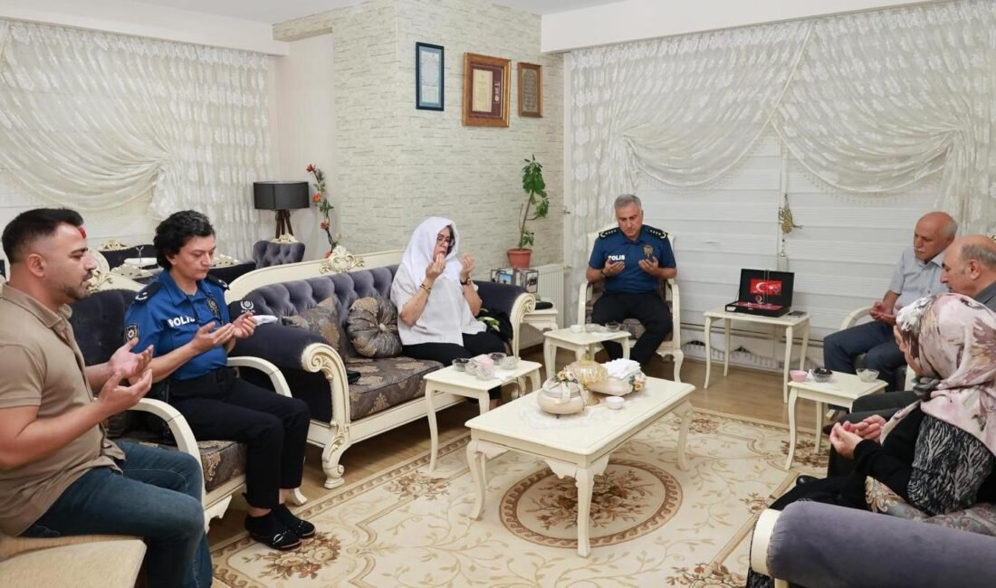 Mersin İl Emniyet Müdürü Fahri Aktaş ve eşi Nuray Aktaş, 2016