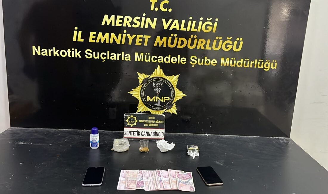 Mersin‘de uyuşturucu madde ticareti yapan 2 şüpheli yakalanıp tutuklandı. Alınan