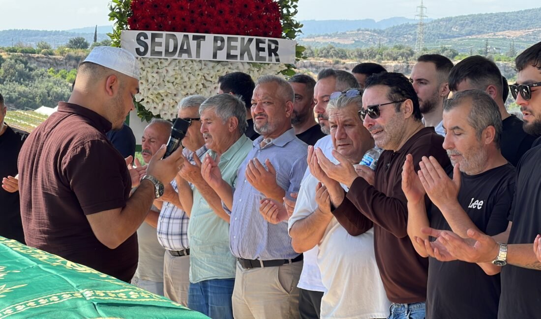 Şarkıcı Atilla Taş’ın kızı gözyaşları arasında toprağa verildi Mersin‘in Erdemli ilçesinde yaşadığı binanın 14. katından düşerek hayatını kaybeden