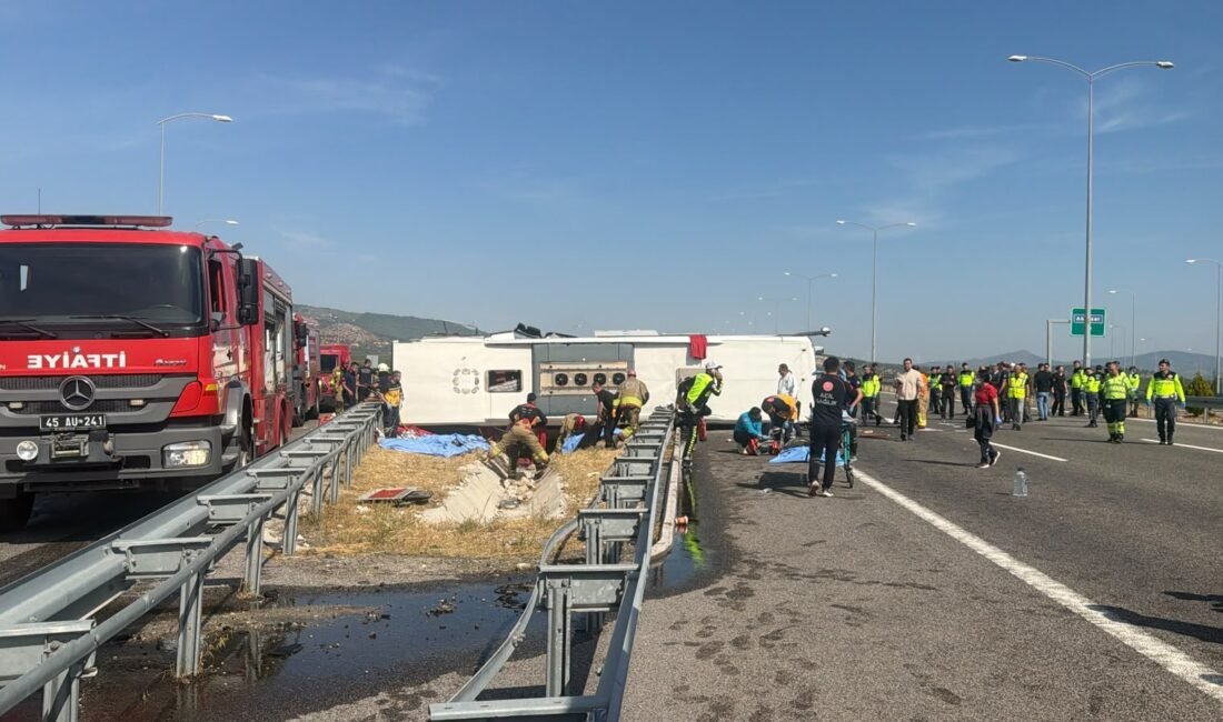Manisa’da katliam gibi kaza Manisa‘nın Akhisar ilçesi İstanbul Orhangazi-İzmir otoyolunda tır ile yolcu otobüsünün