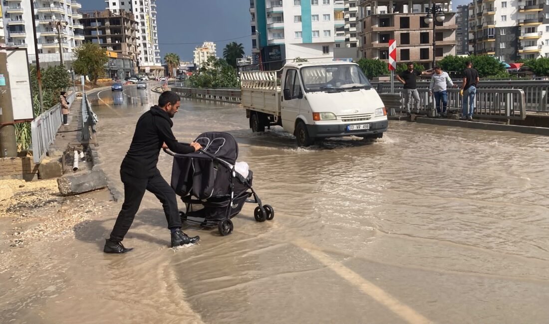 Mersin Erdemli’de sağanak yağış etkili oldu, su birikintileri oluştu Mersin‘in Erdemli ilçesinde etkili olan kuvvetli yağış nedeniyle yollarda su