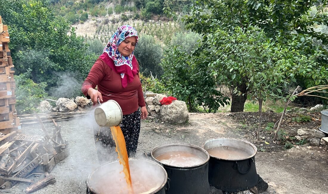 Mersin‘de köy hayatını paylaştığı videolarla sosyal medyada yaklaşık 400 bin