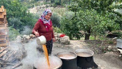 Mersin‘de köy hayatını paylaştığı videolarla sosyal medyada yaklaşık 400 bin