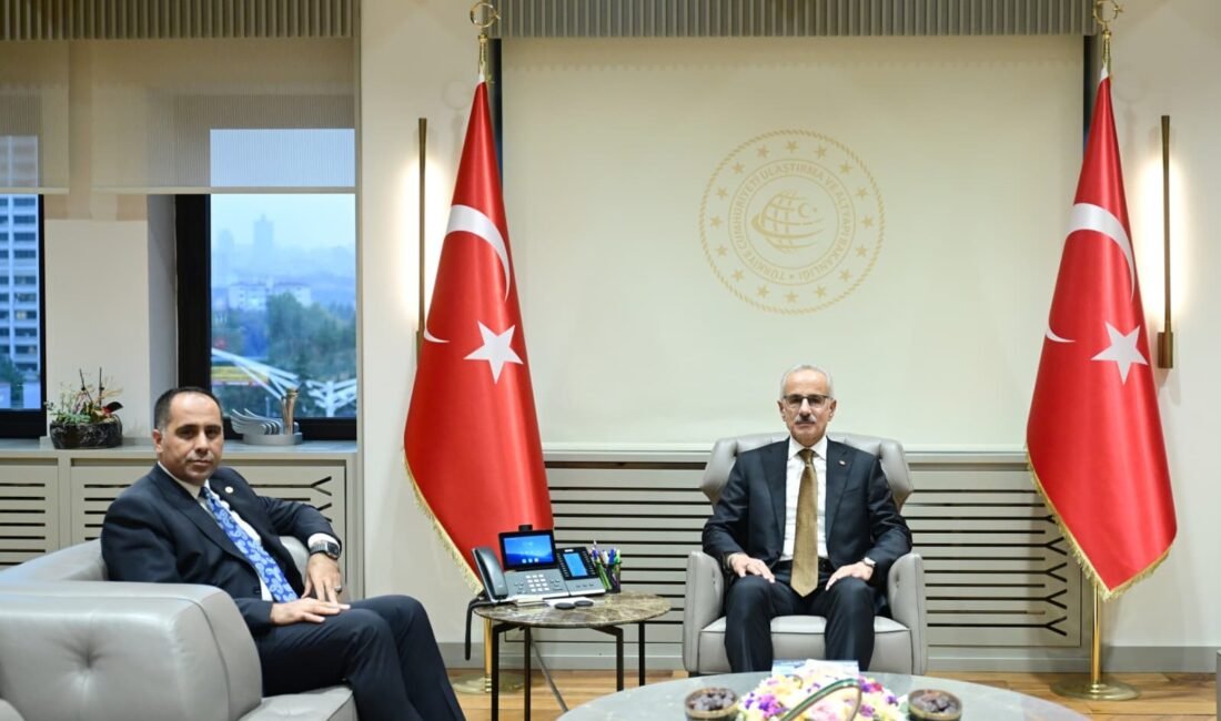 Kıratlı’dan Mersin’in ulaşım projeleri için yakın takip AK Parti Mersin Milletvekili Ali Kıratlı, Ulaştırma ve Altyapı Bakanı Abdülkadir Uraloğlu