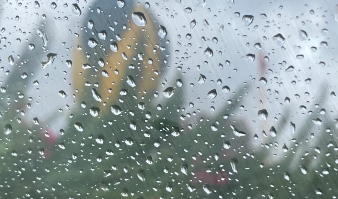 Mersin‘de meteorolojinin uyarısını yaptığı yağışlı hava bugünde etkisini sürdürdü. Özellikle