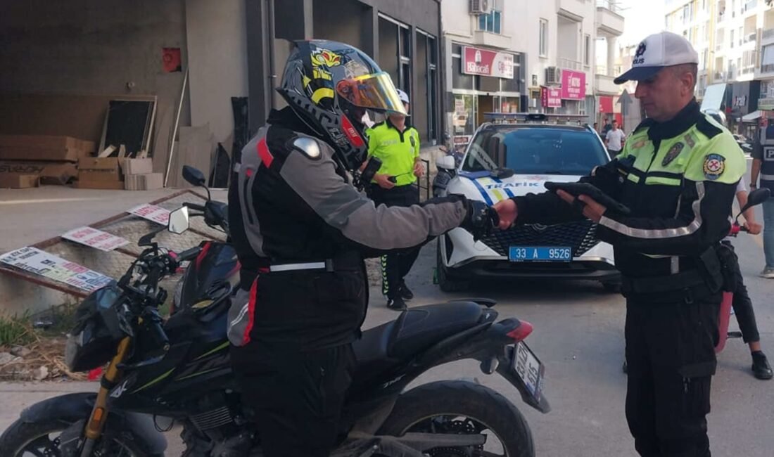 Mut’ta polis ekipleri kural tanımayan sürücülere göz açtırmıyor Mersin‘in Mut ilçesi şehir merkezinde kural tanımayan, trafiği tehlikeye sokan