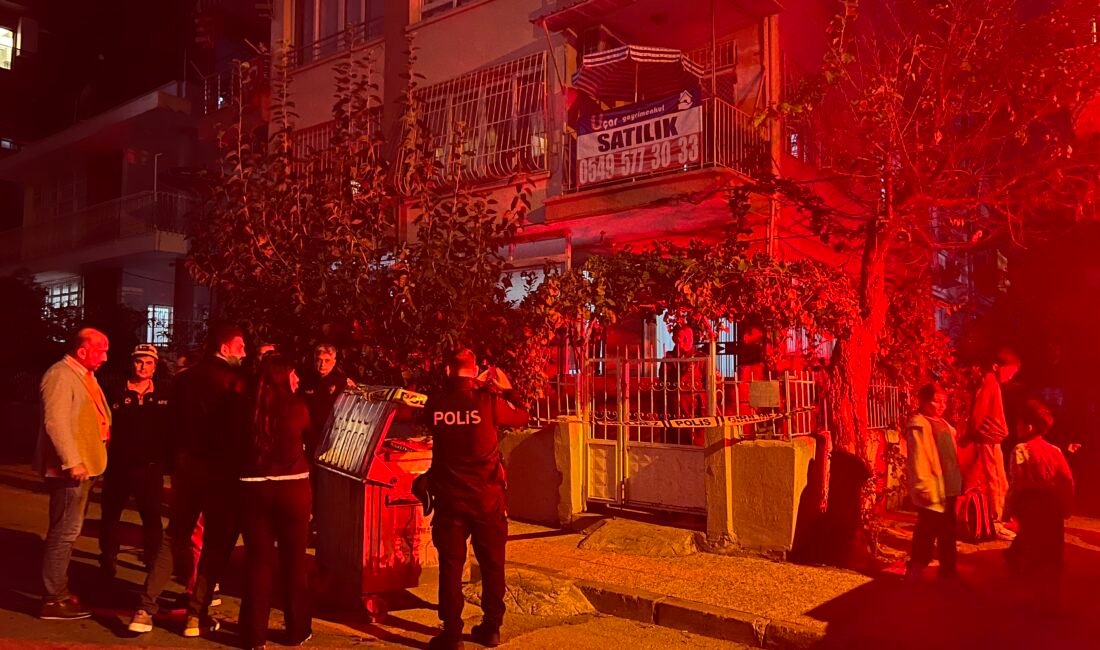 Mersin’de 3 katlı binanın zemini çöktü: 40 kişi tahliye edildi Mersin’de 3 katlı bir binanın zemininde meydana gelen çökme nedeniyle