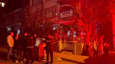 Mersin’de 3 katlı binanın zemini çöktü: 40 kişi tahliye edildi Mersin’de 3 katlı bir binanın zemininde meydana gelen çökme nedeniyle