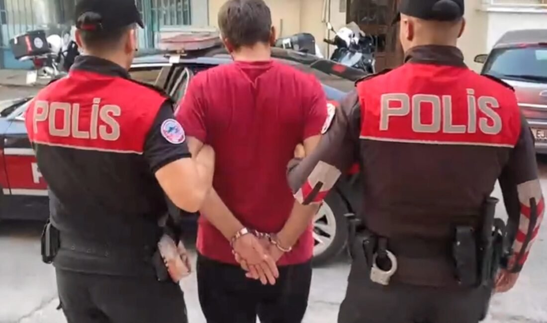 Mersin’de polis uyuşturucu madde satan şüpheliyi yakaladı, evinden suçtan elde