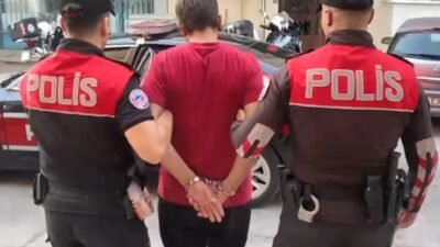 Mersin’de polis uyuşturucu madde satan şüpheliyi yakaladı, evinden suçtan elde