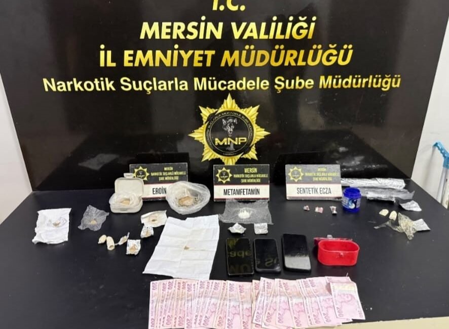 Mersin’de uyuşturucu taciri 5 şüpheli yakalanıp tutuklandı Mersin polisinin uyuşturucu ile mücadele çerçevesinde yaptığı çalışmalarda yakalanan 5