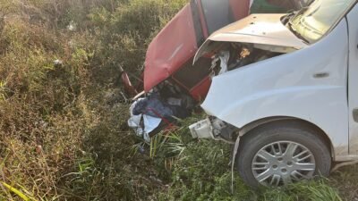 Mersin‘in Tarsus ilçesinde otomobil ile hafif ticari aracın çarpışması sonucu