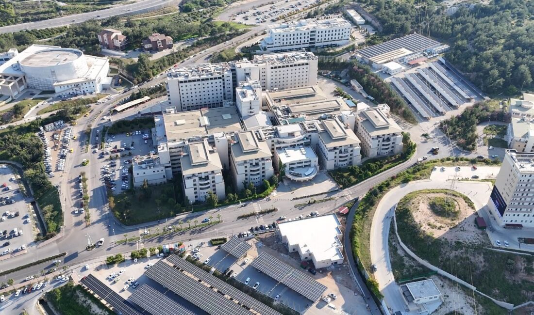 Mersin Üniversitesi Hastanesi 2026 yılında 1 milyondan fazla hastaya hizmet verdi Mersin Üniversitesi Hastanesi, 2026 yılında bir milyonu aşkın hastaya sağlık hizmeti