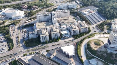 Mersin Üniversitesi Hastanesi 2026 yılında 1 milyondan fazla hastaya hizmet verdi Mersin Üniversitesi Hastanesi, 2026 yılında bir milyonu aşkın hastaya sağlık hizmeti