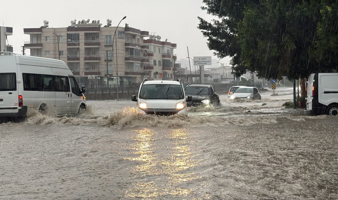 Mersin‘in Tarsus ilçesinde etkili olan sağanak yağış nedeniyle bazı mahallelerde
