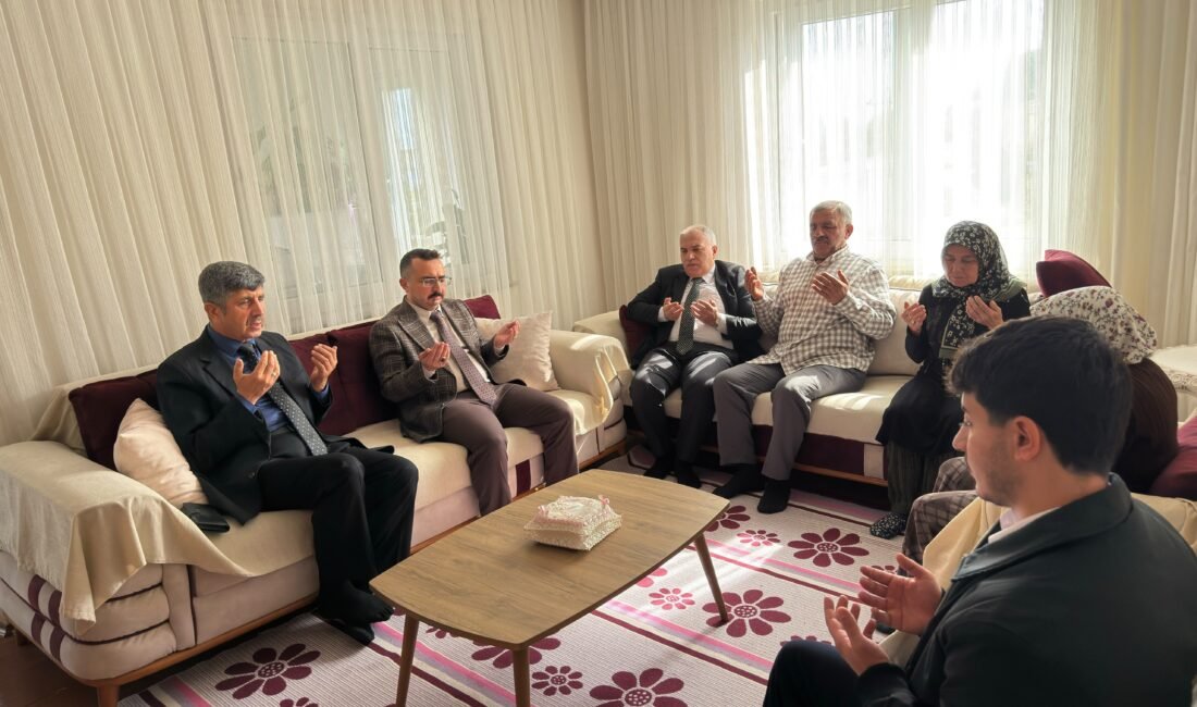 Mersin’in Anamur ilçesinde 29 Ekim Cumhuriyet Bayramı dolayısıyla şehit ailelerine