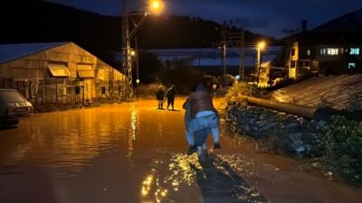 Mersin‘de Meteoroloji ve AFAD tarafından yapılan uyarıların ardından dün gece