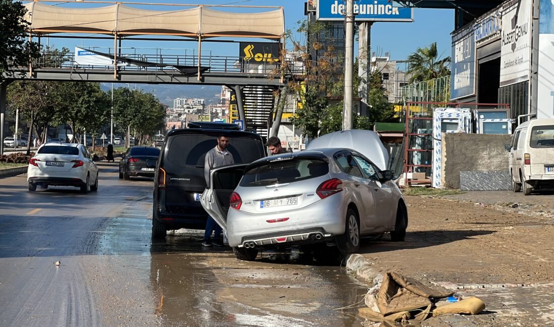 Mersin‘de dün gece etkili olan sağanak yağışın ardından selin bıraktığı