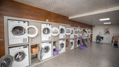 Mersin Büyükşehir Belediyesi, üniversite öğrencilerinin günlük yaşamını kolaylaştıran ve eğitim