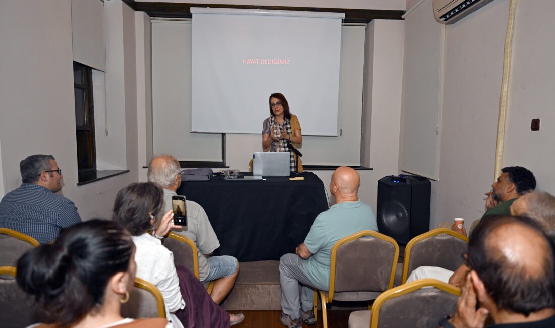 BÜYÜKŞEHİR’LE FOTOĞRAF, SANAT VE KENT BELLEĞİ AYNI KAREDE BULUŞTU Mersin Büyükşehir Belediyesi, kentin kültür ve sanat yaşamını zenginleştiren çalışmalarına