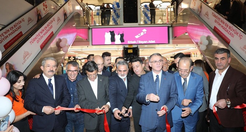 ÇETİNKAYA, VANMALL AVM’DEKİ YENİ MAĞAZASINI GÖRKEMLİ BİR TÖRENLE HİZMETE AÇTI Türkiye’nin köklü perakende markalarından Çetinkaya, büyüme ve mağazalaşma çalışmalarını sürdürerek