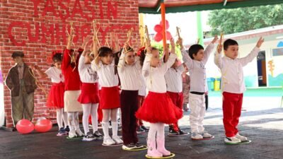 Toroslar Belediyesinin Akbelen ve Osmaniye Gündüz Bakımevlerinde eğitim gören minik