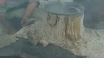 11 bin dekarlık bağ alanında üretilen üzümler, geleneksel yöntemlerle pekmeze