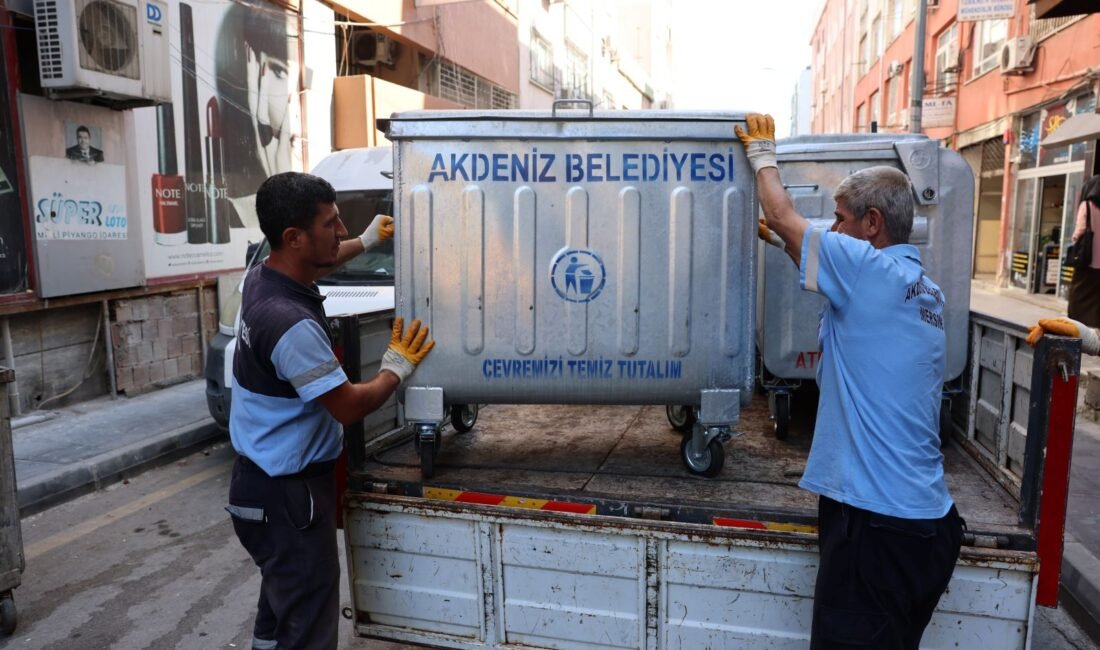 Akdeniz Belediyesi, kent merkezindeki mahallelerde kullanım ömrünü tamamlayan ve çeşitli