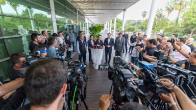 GENÇ: “BU MECLİS TOPLANTISINDA VAHAP SEÇER’İN KENTTE SAĞLAMIŞ OLDUĞU BARIŞI BİR KEZ DAHA GÖRDÜK” Mersinlilerin rekor oy oranıyla seçtiği Mersin Büyükşehir Belediye Başkanı Vahap