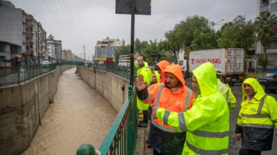 Meteoroloji Genel Müdürlüğünün ‘Turuncu kod’ ile uyardığı Mersin’de, etkili olan aşırı yağışlara