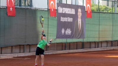 Yenişehir Belediyesi ev sahipliğinde Ata Tenis Kompleksi’nde düzenlenen 8, 9