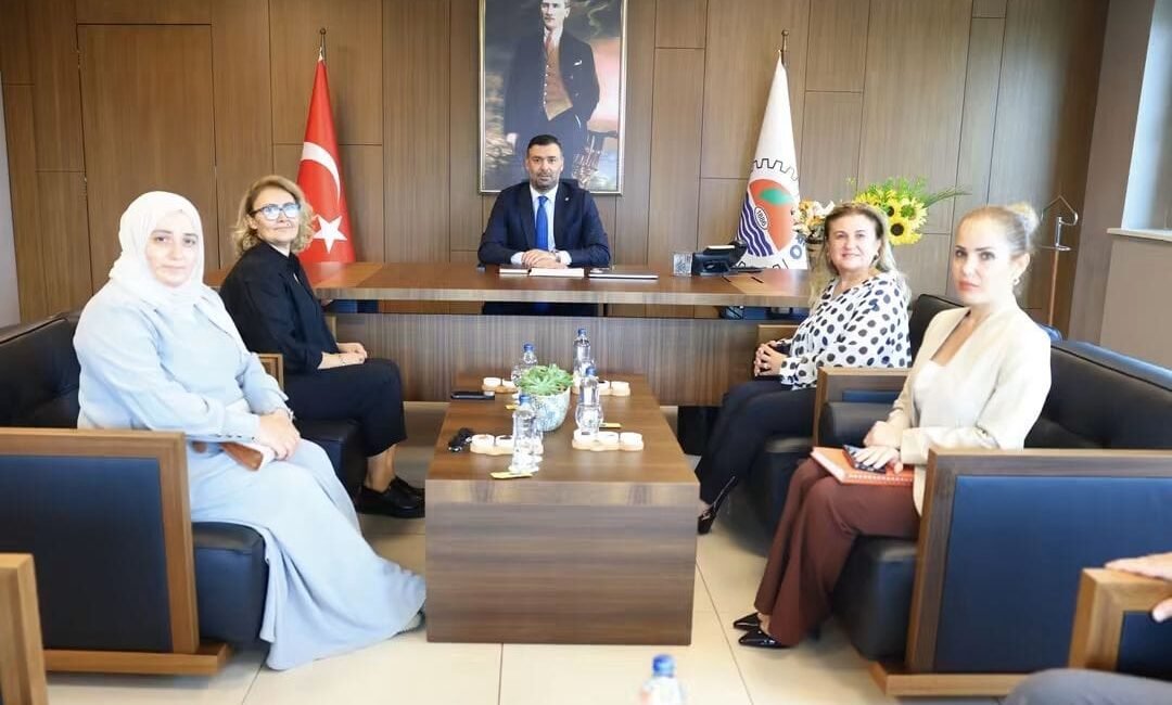 SIFIR ATIK TEKSTİLDE KADIN ELİ EvaPal Kadın Kooperatifi, tekstil atıklarını doğal bebek ürünlerine dönüştürerek sürdürülebilir